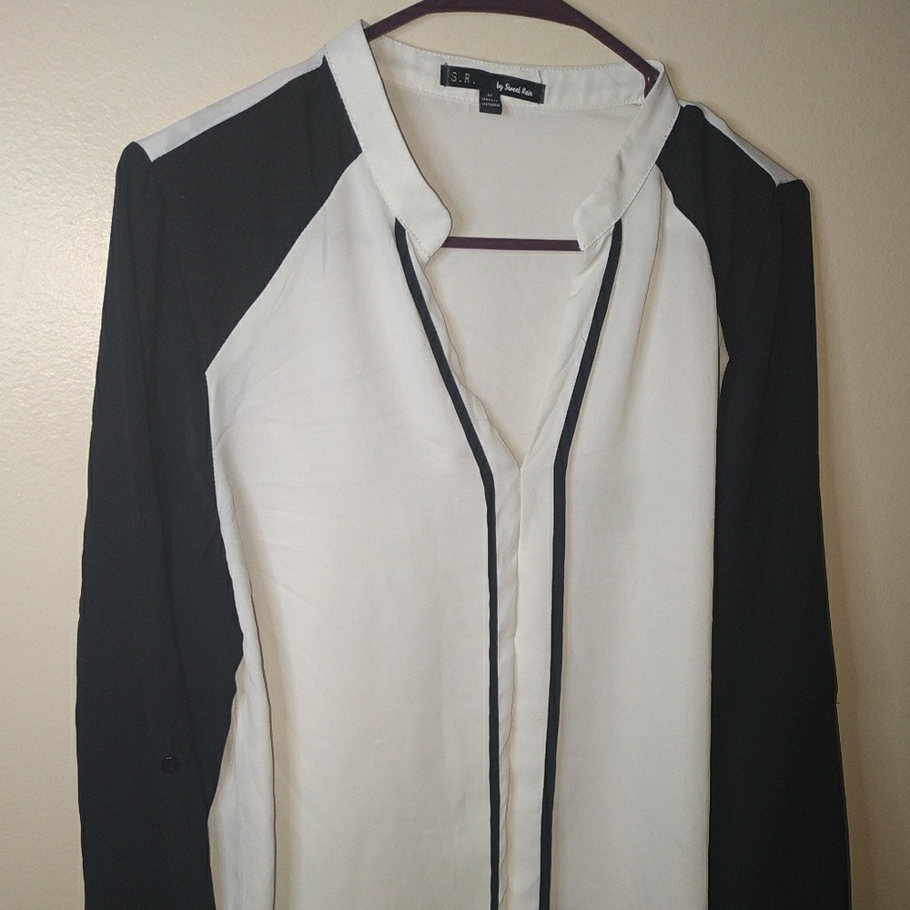 Beautiful black and white blouse!